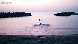 Amanda Campana, Giulia Salvarani lesbica, scena in Summertime (2020)