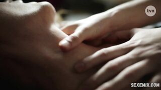 Karolina Gruszka sexy, scene in Kod genetyczny (2020)