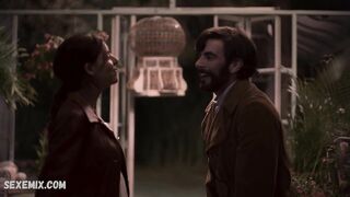 Isabel Burr nue, scène dans La Maison des Fleurs (2020)