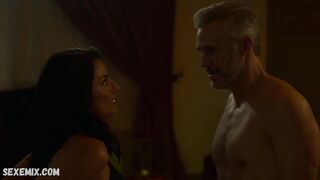 Cecilia Suarez in reggiseno nero, scena sexy in La casa dei fiori