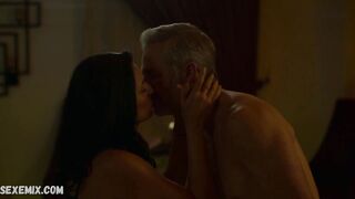 Cecilia Suarez in reggiseno nero, scena sexy in La casa dei fiori