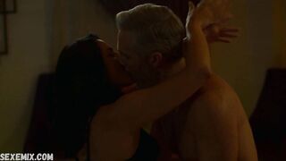 Cecilia Suarez in reggiseno nero, scena sexy in La casa dei fiori