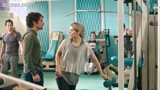 Sheryl Rubio The House of Flowers'ta (2018) çıplak göğüsleri gösterdi, sahne