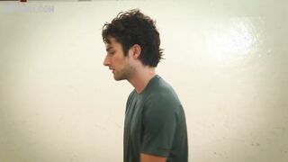 Sheryl Rubio The House of Flowers'ta (2018) çıplak göğüsleri gösterdi, sahne