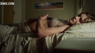 Нижнее белье Виттории Пуччини, сцена из 18 Presents (2020)