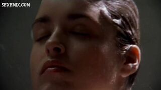 Carina Caputo sexy, scena in Le reveil (2002)