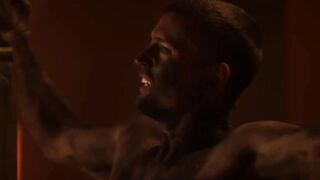 Die schöne Elena Mirela zeigt uns ihren Körper, Szene in Blood Trap