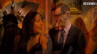 Johanna Ingelfinger, Sophia Thomalla sexy, scena in Rising High