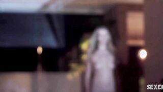 Miranda Parham, The Object (2014) filmindeki sahnede bize poposunu ve göğüslerini gösteriyor