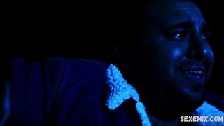 Caroline Williams'ın Göğüsleri, Hanuka'daki Popo Sahnesi