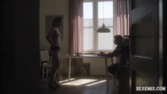 Seins d'Emilia Korsak, scène dans Pawel (2017)