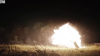 Charlotte Best montre des seins et des fesses nus, scène dans Skinford