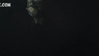 Charlotte Best montre des seins et des fesses nus, scène dans Skinford