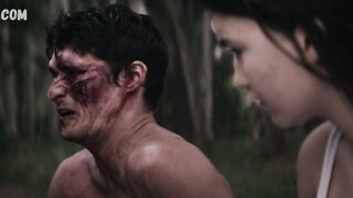 Charlotte Best montre des seins et des fesses nus, scène dans Skinford