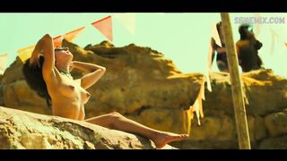 Сцена в бикини Кассиуса Нельсона в фильме «Белые линии» 2020 г.