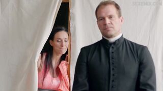 Zsuzsanna Ripli undressing in gym, scene in A mi kis falunk 2020