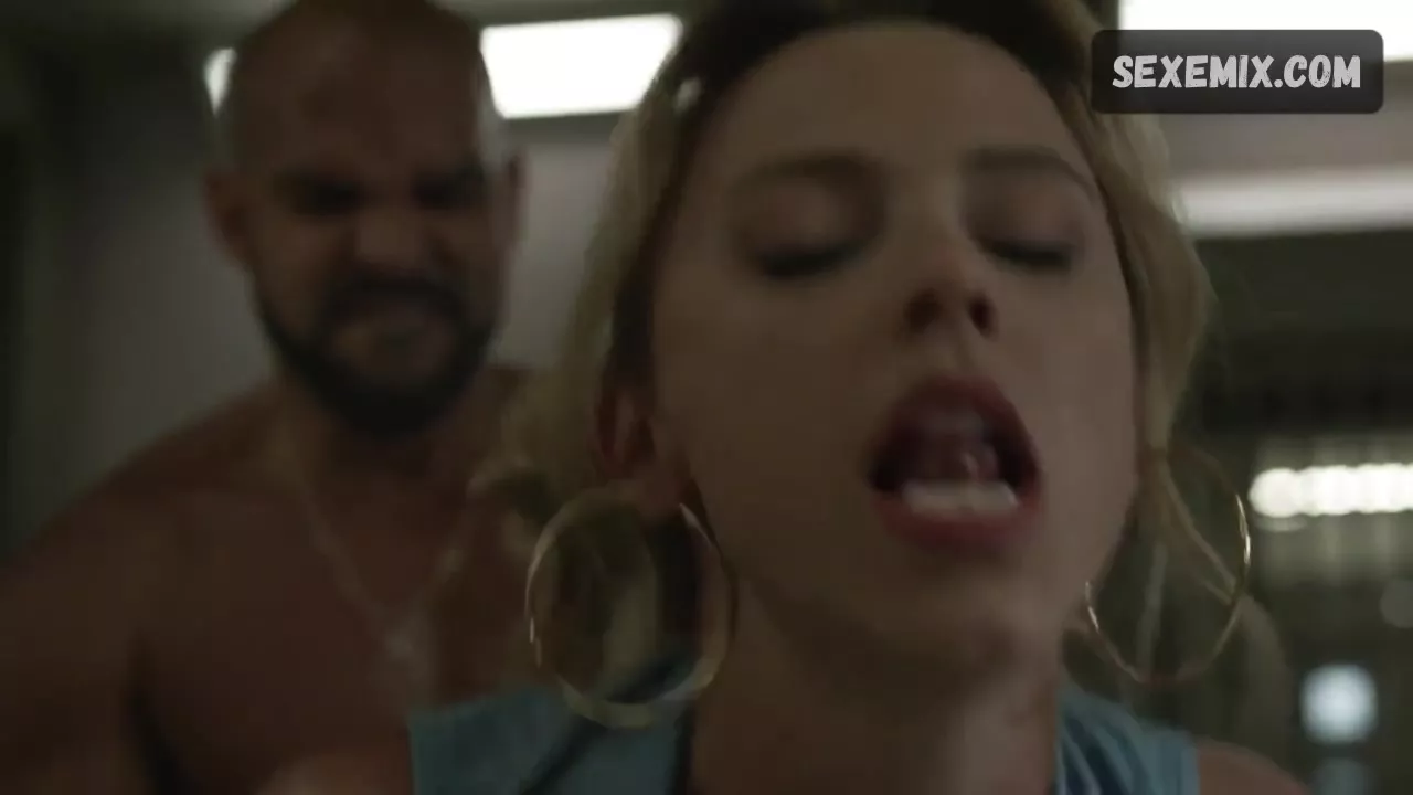 Riley Voelkel sexy, Scene in Hightown