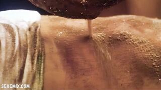 Angie Milliken sexy, Szene in Dead Heart (1996)