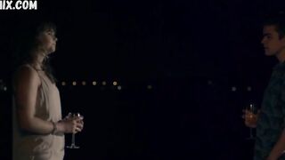 Бикини Ниам Уилсон, сцена в фильме «Кого ты знаешь» (2019)