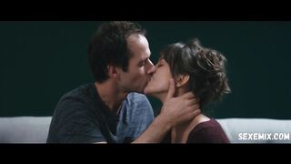 Flore Bonaventura sexy, scena di Je voudrais que quelqu'un m'attende quelque part (2019)