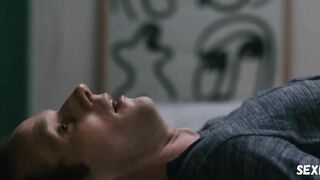 Flore Bonaventura sexy, scena di Je voudrais que quelqu'un m'attende quelque part (2019)