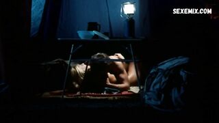 Luan Peters, Jane Lyle çıplak, The Devil's Men'deki sahne (1976)