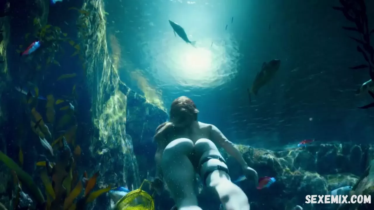 Susan Park butt close up, scene in Snowpiercer s01e01 (2020)