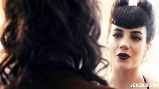 Ela Velden bikini, scene in Diablero 2020