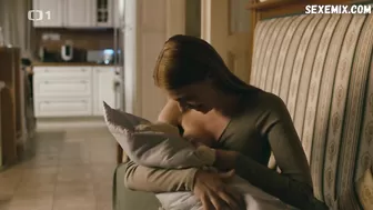 Stepanka Fingerhutova hat nackte Brüste, Szene in Lync s01e05e07 (2018)