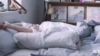 Julia Roy'un Kafka'nın Aşıkları (2018) filmindeki seksi popo sahnesi