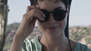 Seios de Katia Fellin, cena em O Homem da Câmera (2020)