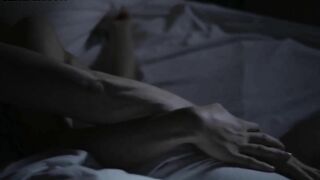 Seios de Katia Fellin, cena em O Homem da Câmera (2020)