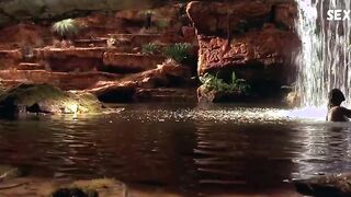 Estella Warren sexy, cena de Kangaroo Jack (2003)