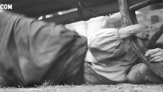 Denisa Pfauserova sexy, escena en El pájaro pintado (Nabarvene ptace) (2019)