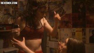 Tania Wyss, Daphne Bonneton-Suner sexy, escena en La douche froide (2018)