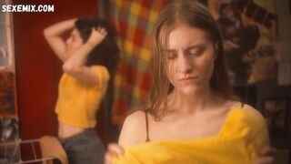 Tania Wyss, Daphne Bonneton-Suner sexy, escena en La douche froide (2018)