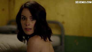 Abigail Spencer sexy, scène dans Timeless s01e01 (2016)