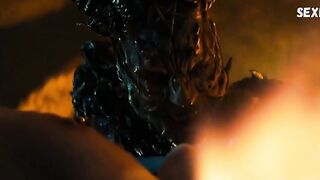 Klara Miklasova oben ohne, Szene in Daria (2020)