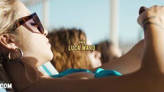 Giulia Schiavo, Claudia Tranchese Sotto il sole di Riccione (2020) filmindeki seksi bikini sahnesi