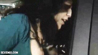 Seios de Andrew Mia, cena em Chill (2007)