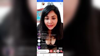 Rajsi Verma sexy, spectacle de seins et de cul en direct