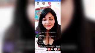 Rajsi Verma sexy, spectacle de seins et de cul en direct