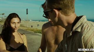 Agnieszka Grochowska, Samantha Ressler sexy, scene in American Dream (2021)