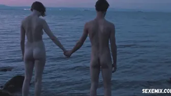 Lara Vouk sexy, scena del culo in Indigo (2015)