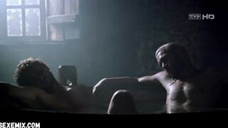 Grazyna Wolszczak, Maria Peszek, Julita Famulska, Malgorzata Zasztowt , Joanna Fidler sexy, scène dans Wiedzmin (2001)