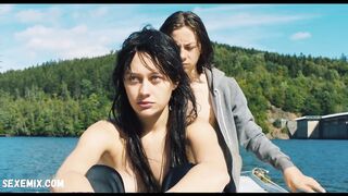 Mercedes Mueller, Xenia Assenza breasts, scene in Tschick  (2016)