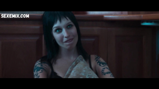 Biancheria intima di Rose-Marie Perreault, scena sexy in Target Number One (2020)