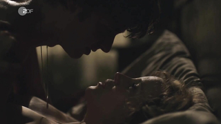 Friederike Becht çıplak, Der gleiche Himmel s01e03 (2017)'den seks sahnesi