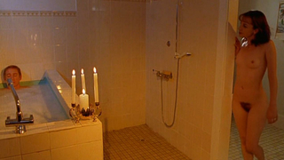 Joey Kennedy çıplak, Dance Me to My Song (1998) filminden seks sahnesi