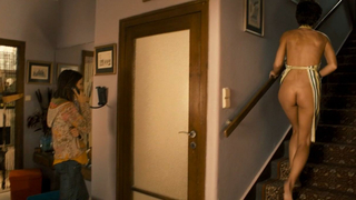 Lenka Vlasakova çıplak, Zeny v pokuseni (2010) filminden erotik sahne